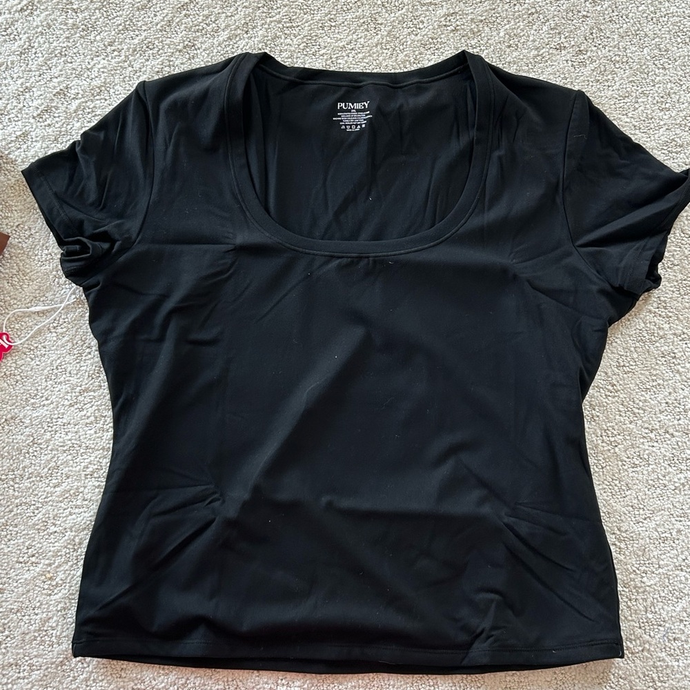 NWT pumiey black fitted TEE